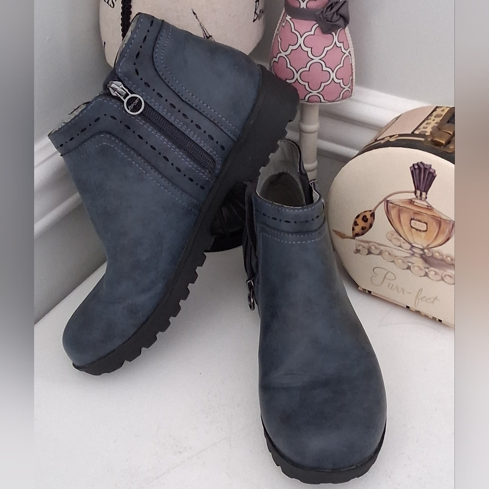 Jsport Blue Jenna Side Zip Bootie Sz 9M Pre-Owned